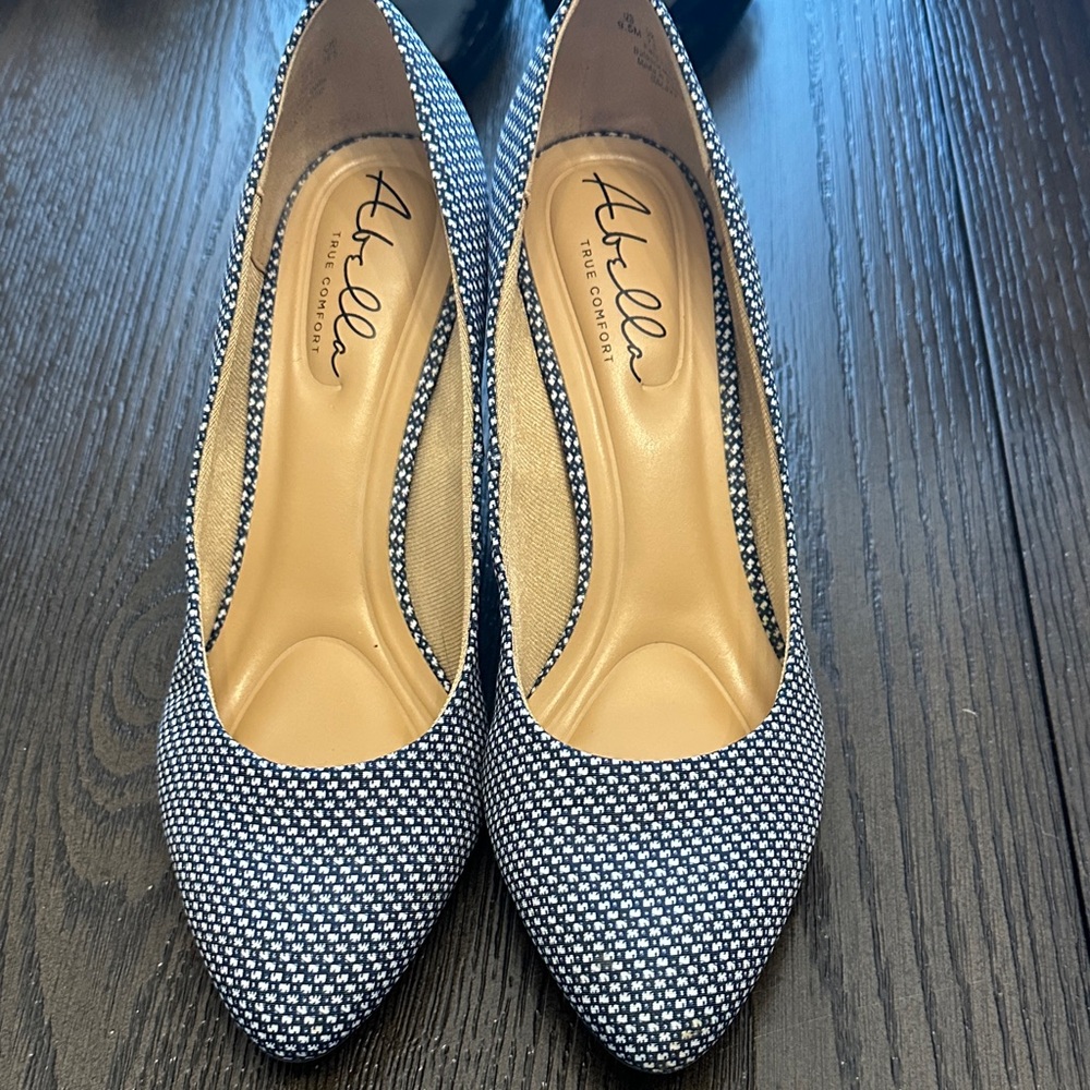 Abella Women's Black and White Patterned Heels